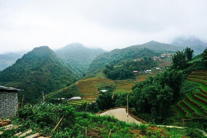 Half Day Cat Cat Village Tour Guided from Sapa - Guide quality in a short tour: Mu and Pang set the bar