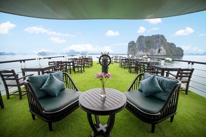 Half Day Explore Bai Tu Long Bay With Lunch, Cave and Kayaking - Lunch on the water: Mat Quy and Teapot islets on the move