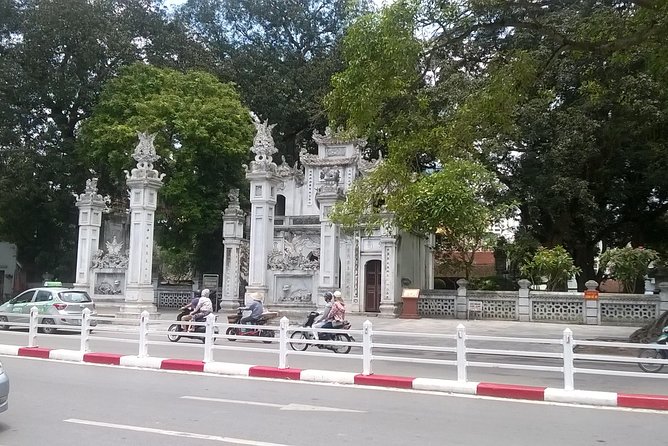 Half-Day Hanoi Private City Tour - Chua Tran Quoc at West Lake: the calm break between “big sites”