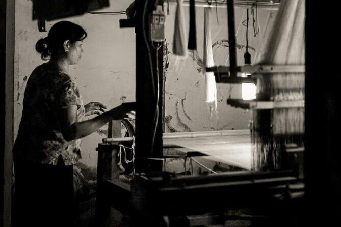 Half Day Tour Van Phuc Silk Village and Train Street Coffee - What you’ll likely notice during the silk stop (and what to skip)