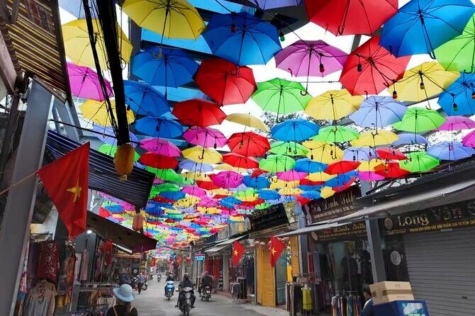 Half Day Tour Van Phuc Silk Village and Train Street Coffee - Bếp Vua Chả Cá cơ sở 4 and Train Street coffee: when Hanoi passes by your table