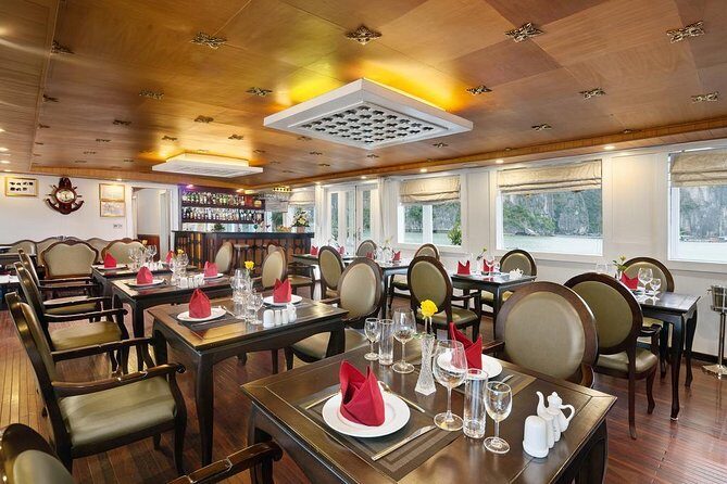 Halong 2 days 1 night with Cozy Classic Cruise from Hanoi - Meals onboard: four chances to eat well, plus one cooking moment
