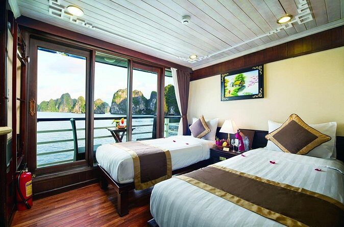 Halong 2D1N with Le Journey/Hera/La Pandora Boutique from Hanoi - Luon Cave kayaking in the Natural Preservation Zone: the morning activity that makes Halong feel real