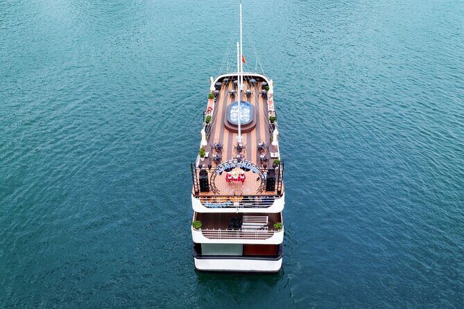 Halong and Bai Tu Long Luxury Day Escape - Guides and group size: what it feels like when someone runs the day well