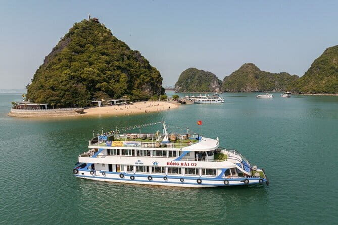 Halong bay 4 hours boat tour from Halong city with 2 caves, kayak - Dau Go cave: bigger feel, less fully lit, more time on foot