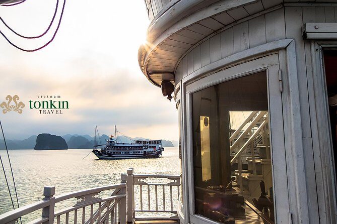 Halong bay Boutique Cruise 2D/1N tour: Kayaking, swimming, Titop island & cave - Onboard food and the cooking class: seafood you can actually picture