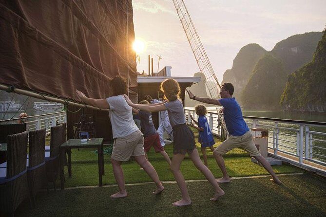 Halong Bay cruise 2 days 1 night - From Hanoi to Halong Bay: the early pickup and midday harbor timing