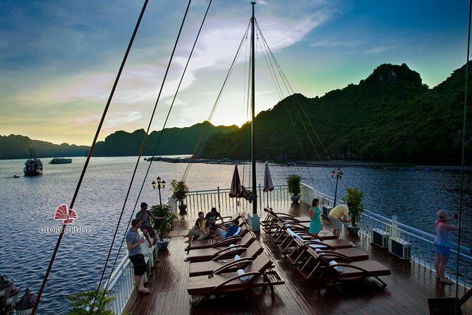Halong Bay cruise 2 days 1 night - Titop Island and Surprise Cave: two different kinds of scenery
