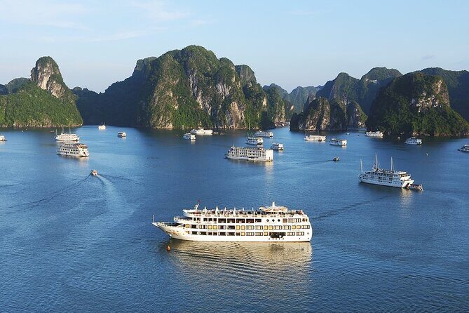 Halong Bay Cruise 3D2N - Kayaking Explorer & Round-trip transfer from Hanoi - Entering the limestone maze with kayaking time
