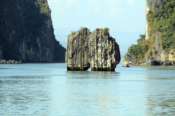 Halong Bay Cruise Day Trip: Titop island, Surprise cave, Swimming, Kayaking - Surprise Cave: the star stop, and how to enjoy it without rushing