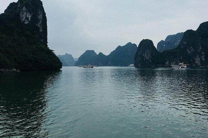 Halong Bay Cruise Tour from Hanoi with Kayak Adventure - Thien Cung cave: stalactites, stalagmites, and a timed visit