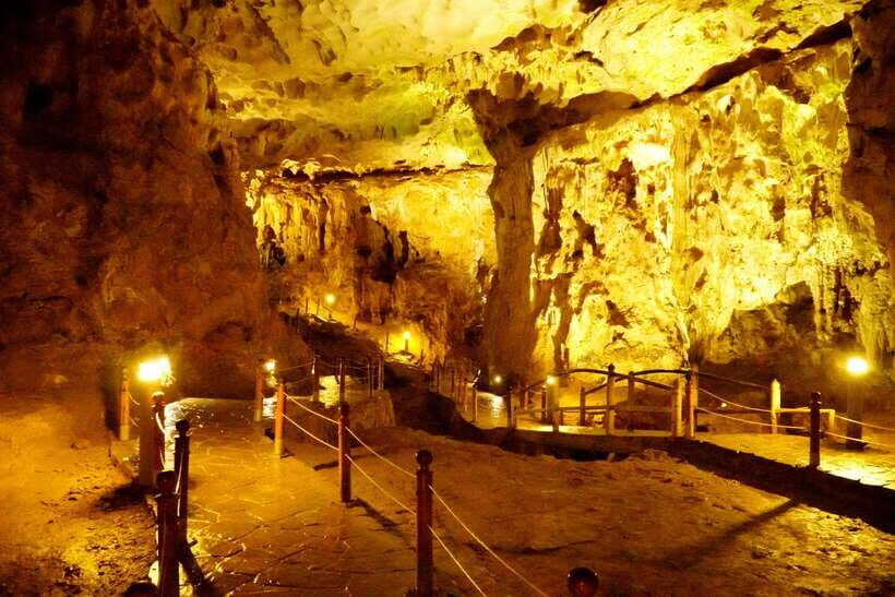 Halong Bay Cruise with Lunch - Thiên Cung (Heavenly Palace Grotto): the cave stop that earns its time