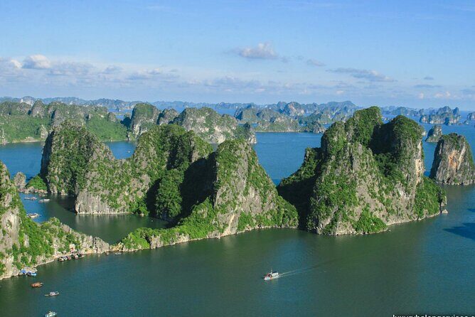Halong Bay Cruises Best Seller - Lunch, drinks, and getting your pace right on a group boat