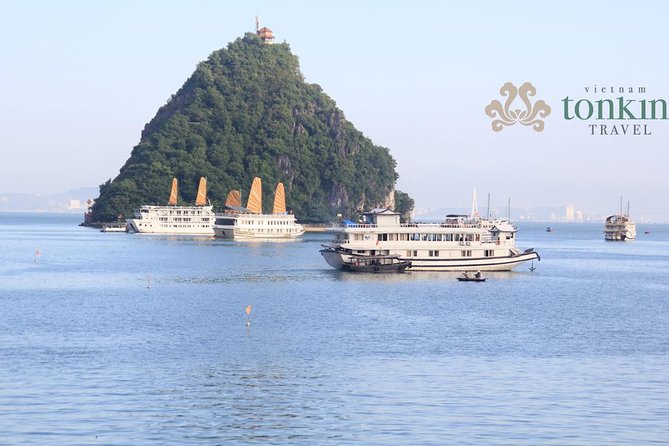 Halong bay deluxe cruise 2 days/ 1 night: kayaking, titop island, surprise cave - Meals on Board: Food Quality, Water, and the Spring Roll Moment