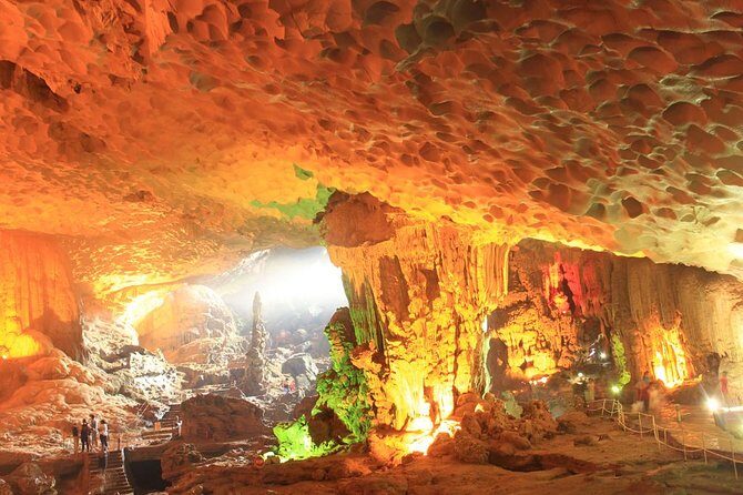 Halong bay Full Day Cruise trip: kayaking, surprise cave, titop island, lunch - Lunch onboard: seafood with vegetarian options if you plan ahead