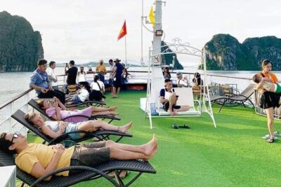 Halong Bay Full-Day Cruise with Kayaking from Hanoi - Lunch cruise: seafood, Vietnamese comfort food, and the rock scenery