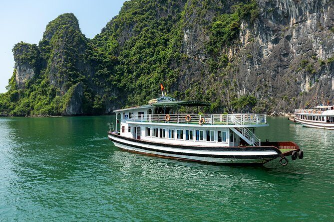 Halong bay full day trip from Hanoi: Visiting Thien Cung, Dau Go cave & Kayaking - The cave hike at Thien Cung: why it’s the first big stop
