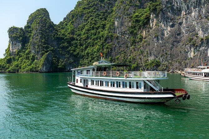 Halong bay full day trip: Visit Surprise cave, Titop island, kayaking & swimming - Cruise views through panoramic windows (and how to use them)