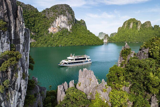 Halong bay Luxur Cruise Day trip: Buffet lunch & Limousine bus - Hanoi Old Quarter pickup and the limo bus: fewer decisions, more relaxation