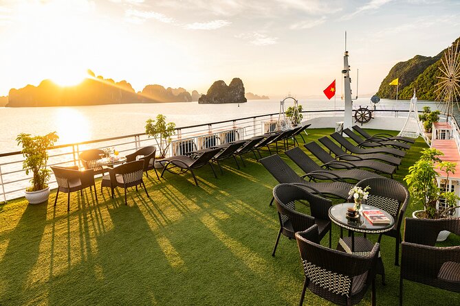 Halong bay Luxury Cruise Day Trip: Buffet lunch & Limousine bus - Surprise Cave (Hang Sung Sot): the highlight that earns its reputation