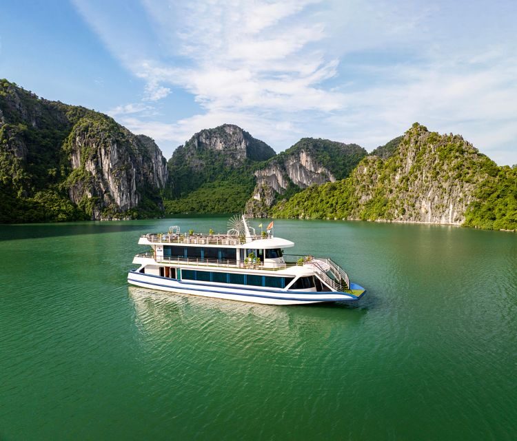 Halong Bay Luxury Cruise with Kayaking & Lunch Buffet - Cruise Time on the Limestone: The scenery part is the whole point