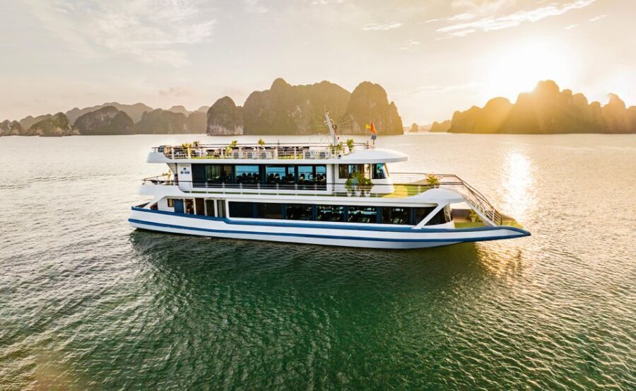 Halong Bay Luxury Cruise with Kayaking & Lunch Buffet - Titop Island: Swim, hike, and grab your panoramic moment