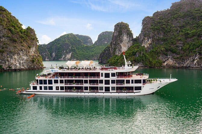 Halong Bay Shore Excursion: Full Day Cruise Tour from Cruise Port - Pearl farm stop: a quick look at how the industry works