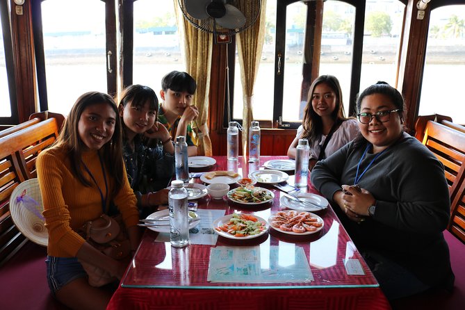 Halong Islands, Caves, Kayak, Lunch Day Tour w Dragonfly Cruise - Guides who keep the day feeling easy (and less confusing)