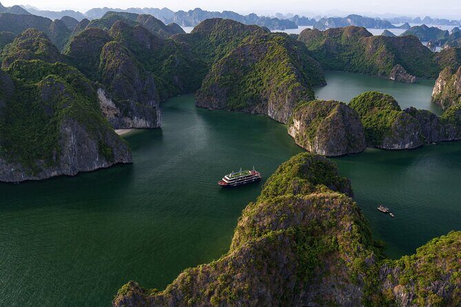 Halong La Pandora Cruise 2days/1Night - Day 1: late-afternoon kayaking and swimming in Lan Ha Bay