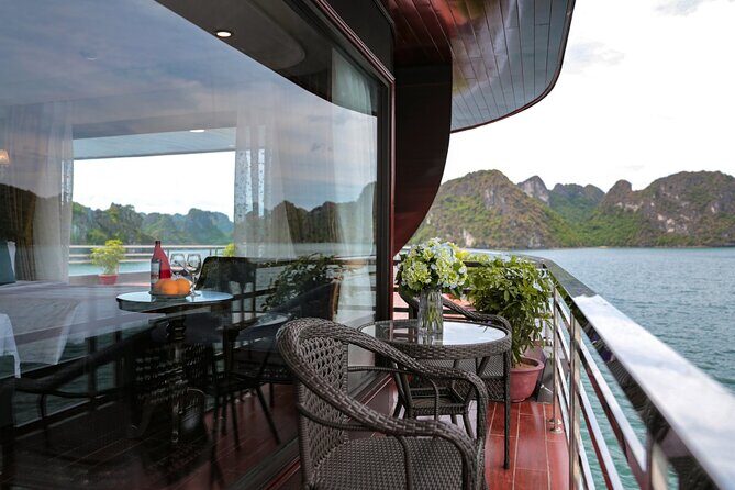 Halong La Pandora Cruise 2days/1Night - Day 2: tai chi at 06:30 and breakfast with early-morning calm