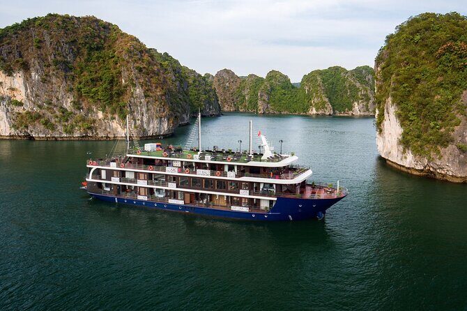 Halong La Pandora Cruise 2days/1Night - Day 2 on-the-water time: bamboo boat and squid fishing