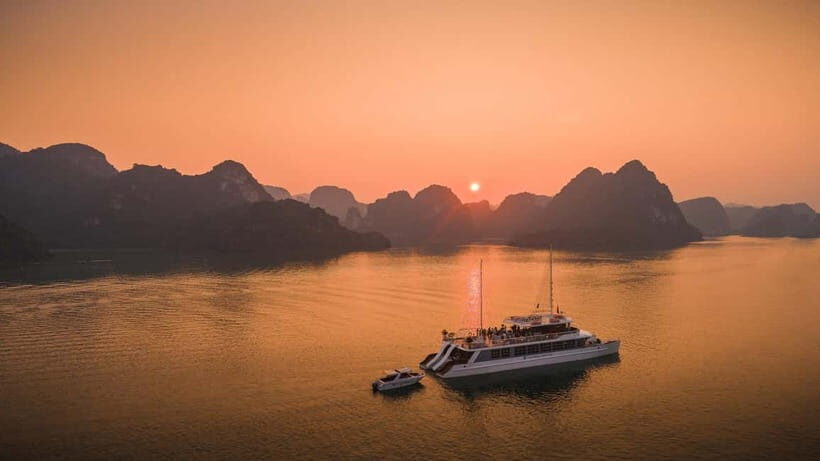 Halong & Lan Ha Bay 1-Day Catamaran Cruise from Hanoi - Return to Hanoi: the last stretch and what to watch for