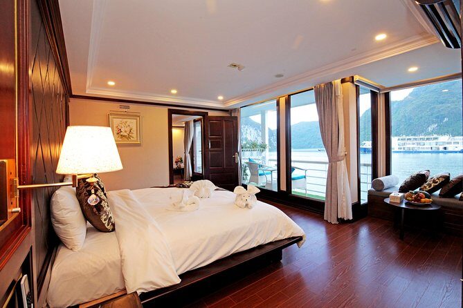 Halong - LanHa Bay with 3.5star La Pinta Cruise 3days/2nights - La Pinta on Lan Ha and Halong: The “Mid-Size” Sweet Spot