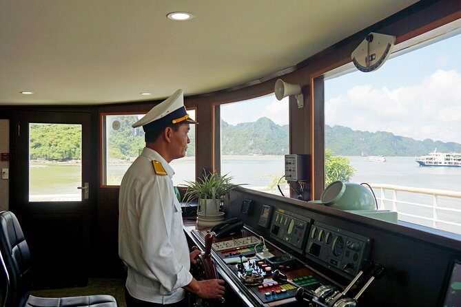 Halong - LanHa Bay with 3.5star La Pinta Cruise 3days/2nights - Day 2: Sunrise Tai Chi, Viet Hai Bicycle Ride, Then Van Boi for Free Kayaks