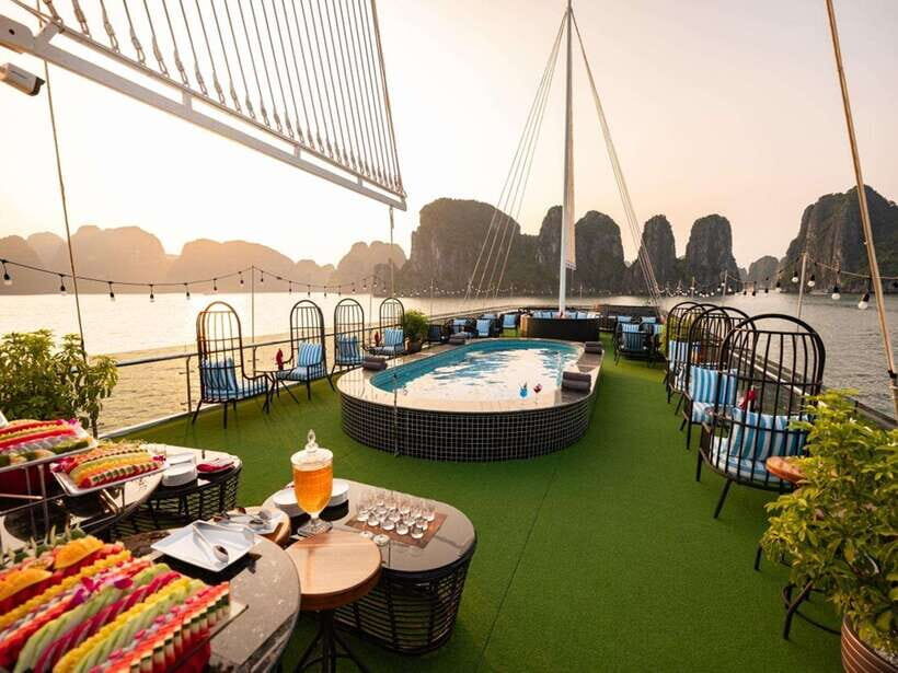 Hanoi: 2-Day Ha Long Bay Cruise, Tam Coc, Mua Caves, Hoa Lu - Mua Cave hike: the view that makes the effort feel worth it