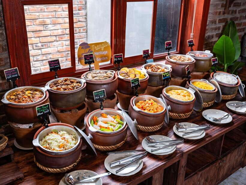 Hanoi: 2-Day Ha Long Bay Cruise, Tam Coc, Mua Caves, Hoa Lu - Halong Bay day cruise: Sung Sot cave, Ti Top, and water time
