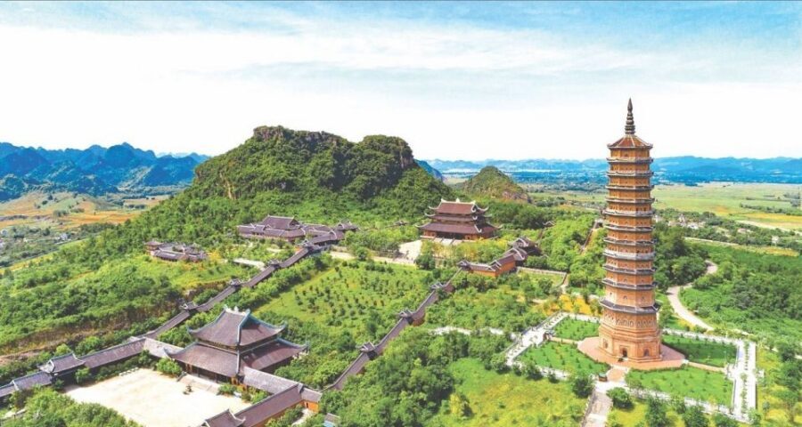 Hanoi: 2-Day Tour to Ninh Binh & Halong Bay With Transfer - Halong Bay day cruise: Sung Sot Cave, Luon kayaking, Titop views