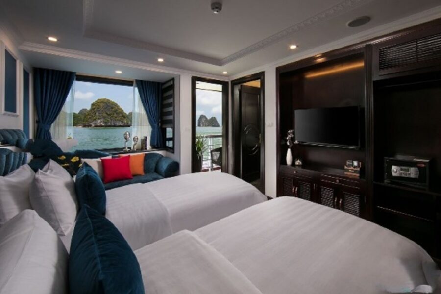 Hanoi: 3-Day Ha Long/Lan Ha Bay Cruise with Private Balcony - Food on board: seafood sets, Western options, and a real vegetarian choice