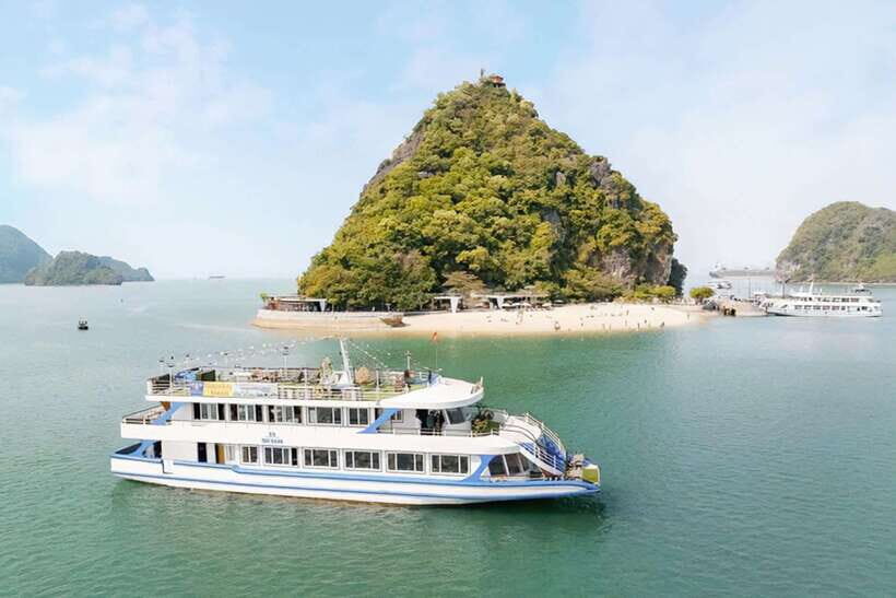 Hanoi: 5-Star Halong Bay Cruise with Lunch, Jacuzzi & Party - Sung Sot Cave (Bo Hon Island): stalagmites, stalactites, and big-ceiling awe