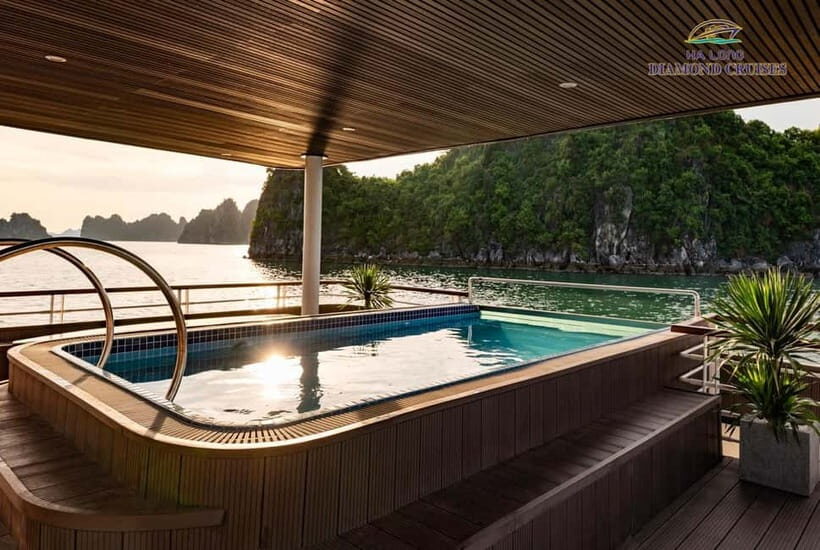 Hanoi: Best 5-Star Ha Long 1 Day Tour with pick up/drop off - Luon Cave lagoon: kayaking or bamboo boat at the right pace