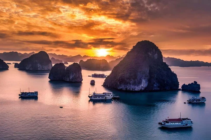 Hanoi: Best 5-Star Ha Long 1 Day Tour with pick up/drop off - Cruising past Dog Rock, Duck Rock, and Thumb Rock