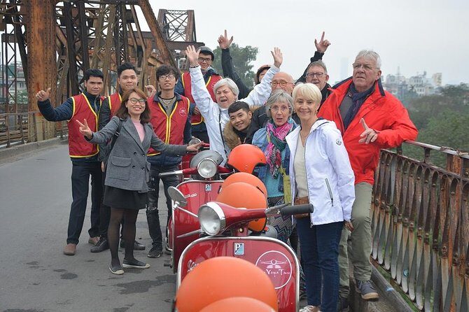 Hanoi By Vespa Tours: HISTORY + CULTURE + SIGHT + FUN 2,5 Hours - Lakes, temples, and the slow-down moments (West Lake, Truc Bach, Hoan Kiem)