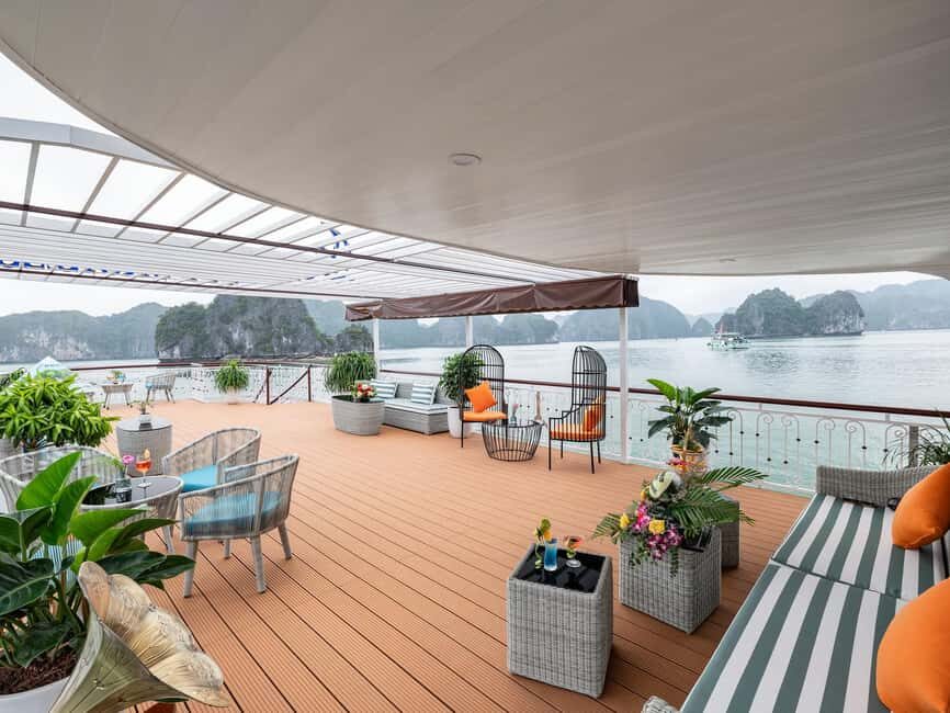 Hanoi/Cat Ba: Lan Ha Bay Day Cruise with Dark & Bright Caves - Lunch onboard: Cat Ba seafood, plus the small kindnesses that matter