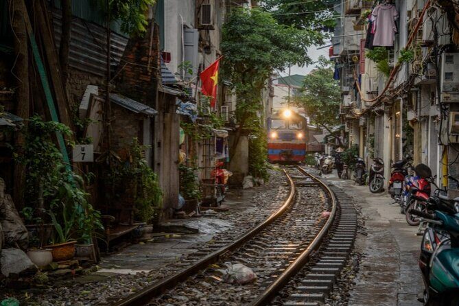 Hanoi City Motorbike Tour with Banana Island and Local Food - Stop 4: Tran Quoc Pagoda (Chua Tran Quoc) for Quiet Architecture
