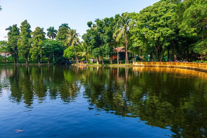 Hanoi City Tour with Lunch and Vegetarian Option - Ho Chi Minh Mausoleum Complex: what you can expect on open days vs Mon/Fri