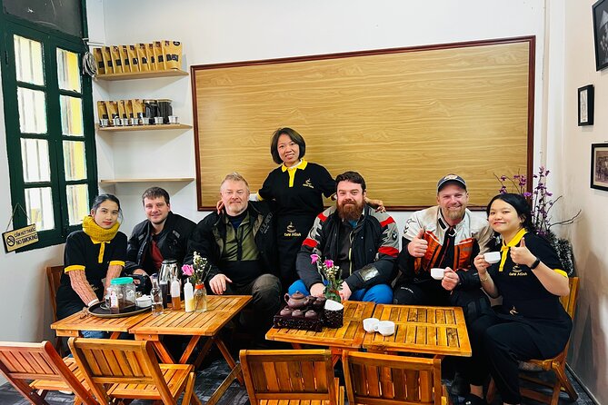 Hanoi Egg Coffee Class and Street Food Walking Tour - The Best Moments: Pho-Style Tricks, Bánh Mỳ, and Chè
