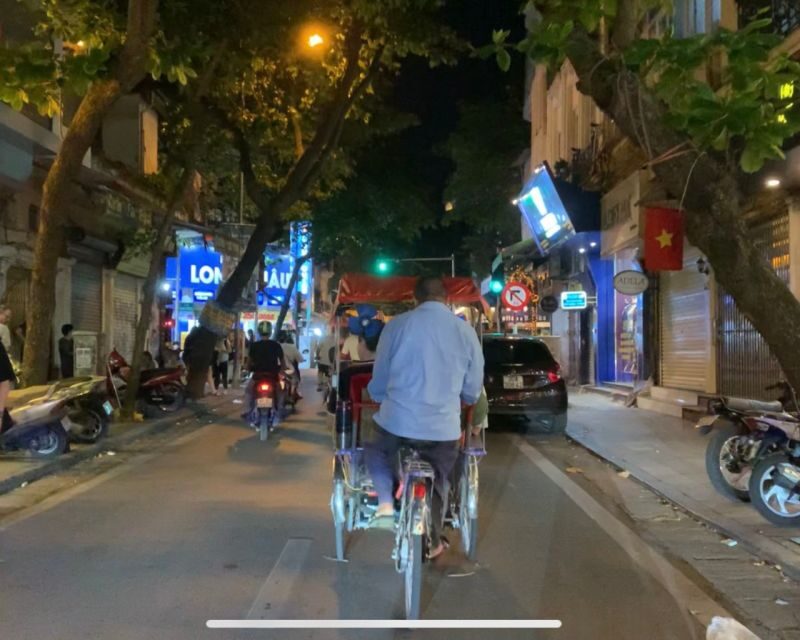 Hanoi: Embark On A Cyclo City View Tour - Dong Xuan Market: where you see Hanoi habits up close