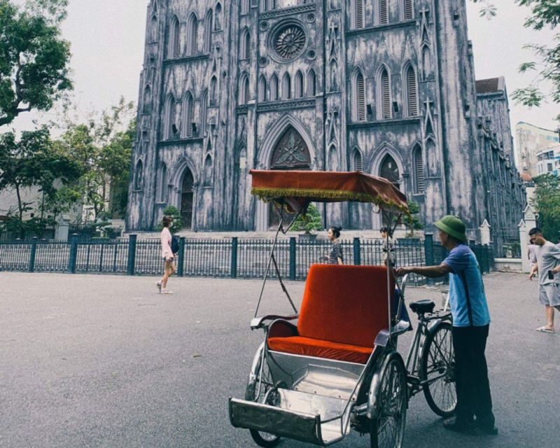 Hanoi: Embark On A Cyclo City View Tour - West Lake and Tran Quoc pagoda: calm views and old spiritual presence