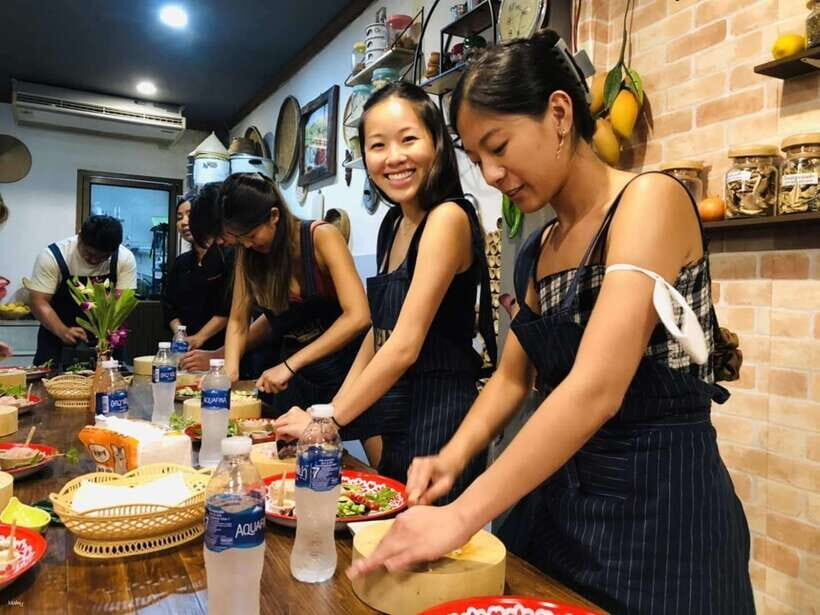 Hanoi Food Adventure: Vietnamese Market Tour & Cooking Class - Transfers, Private Options, and Where You Meet
