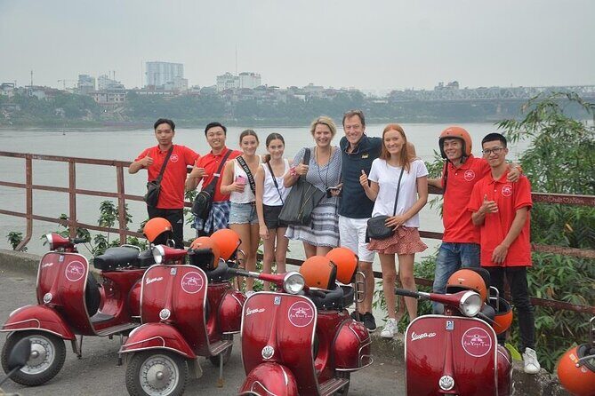 Hanoi Food Tours: Hanoi Foodie Scooter Tour Led By Women - Stop 5 (Hồ Trúc Bạch): egg coffee and a dessert tied to 1946